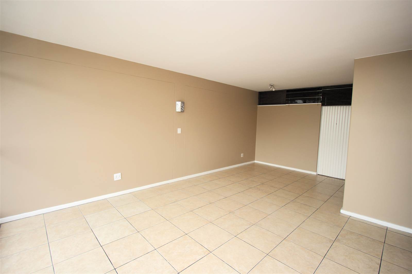 2 Bed Apartment in Essexwold photo number 3