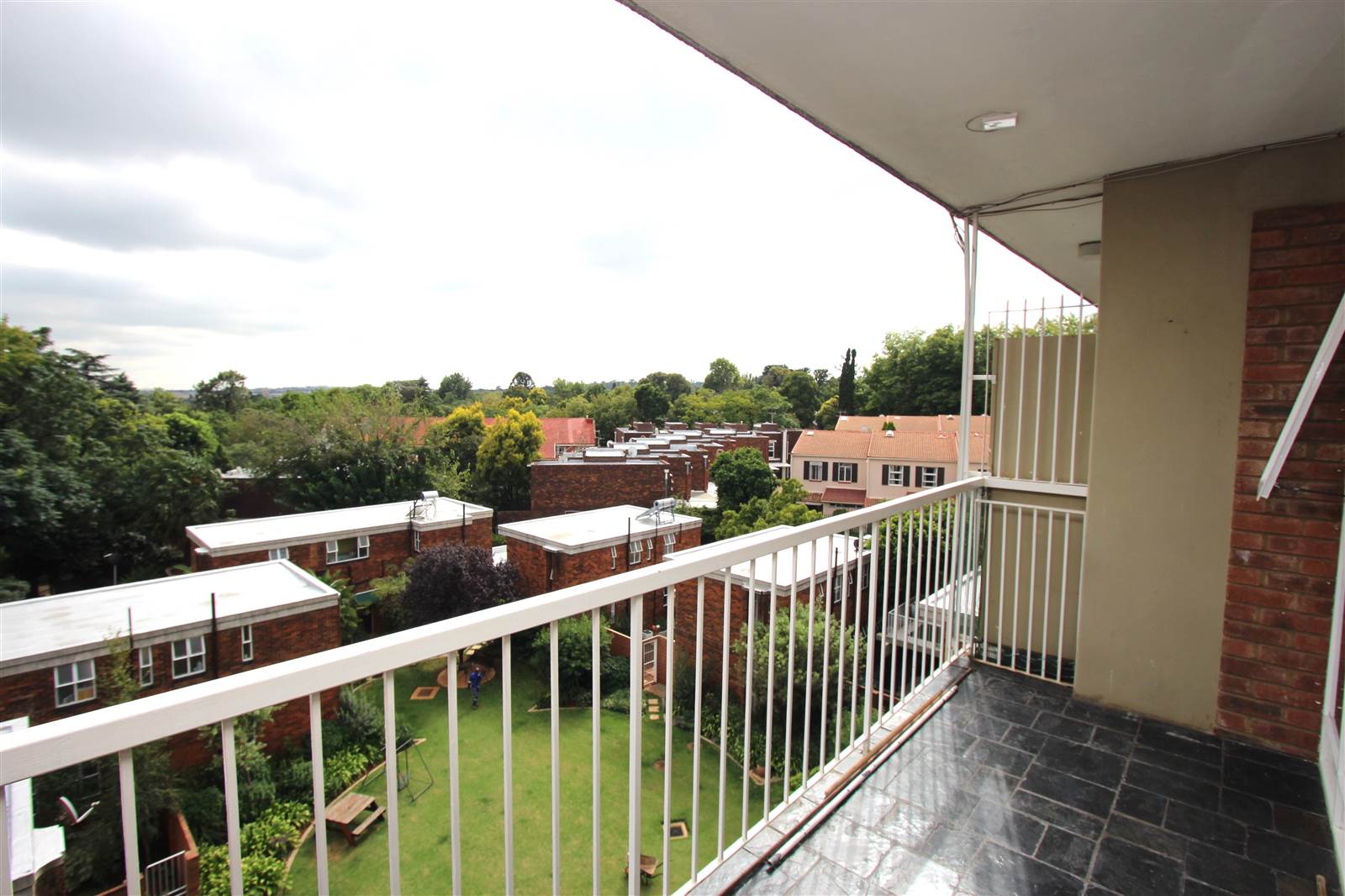 2 Bed Apartment in Essexwold photo number 1