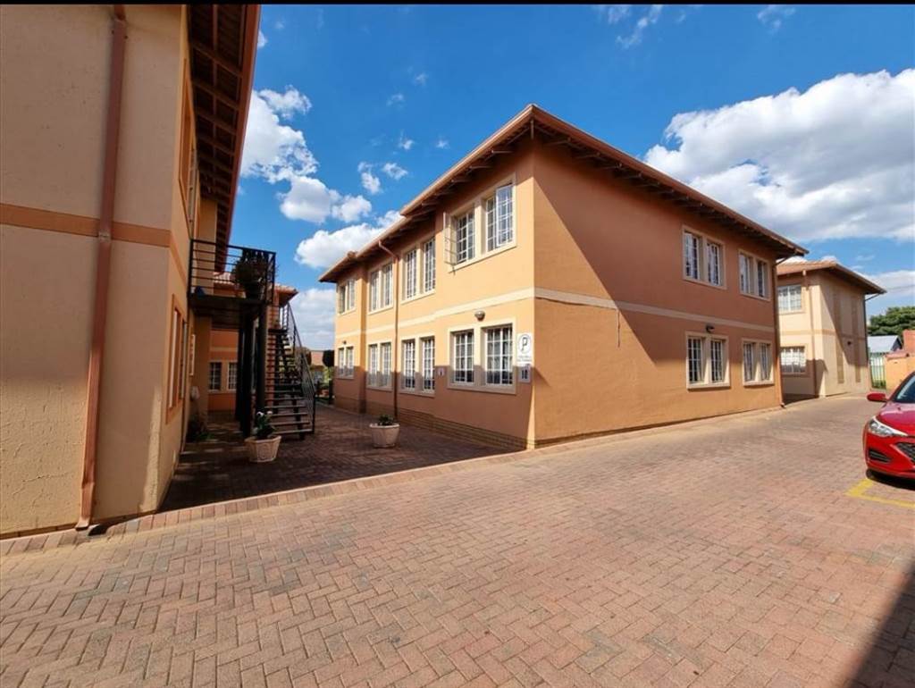 2 Bed Apartment in Bezuidenhout Valley photo number 15