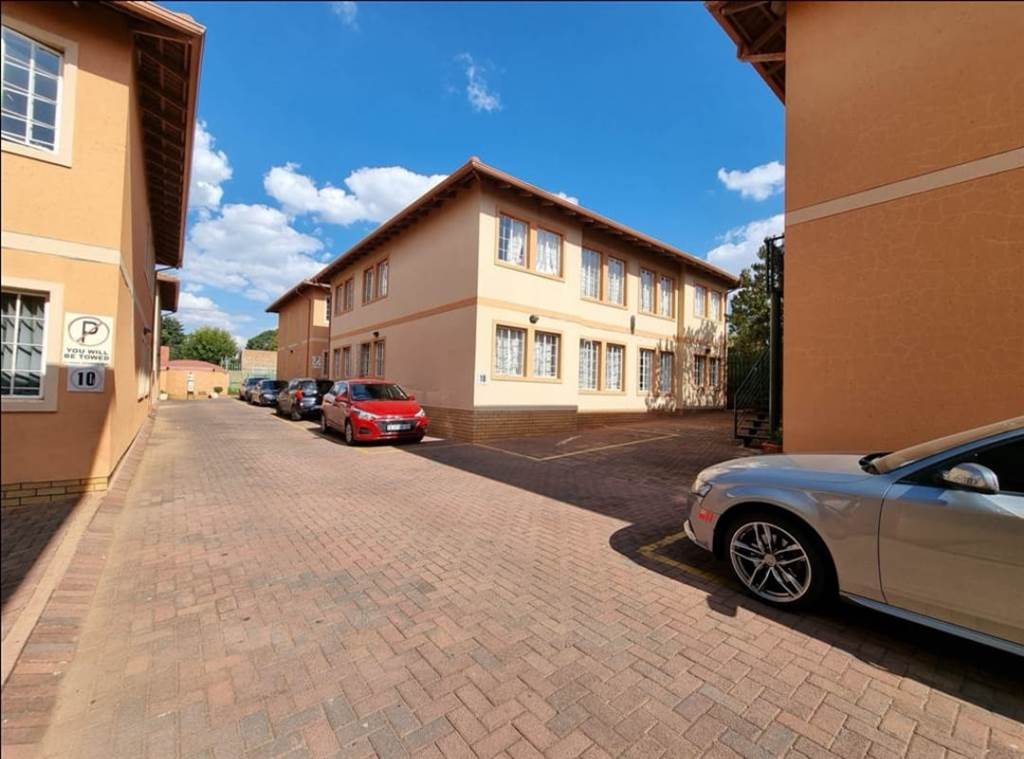 2 Bed Apartment in Bezuidenhout Valley photo number 17