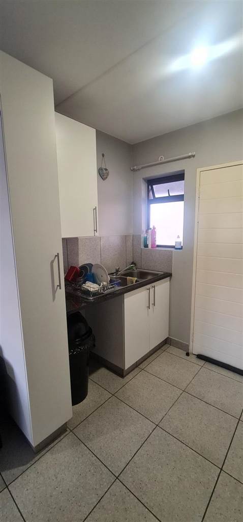 2 Bed Flat in Dainfern photo number 4
