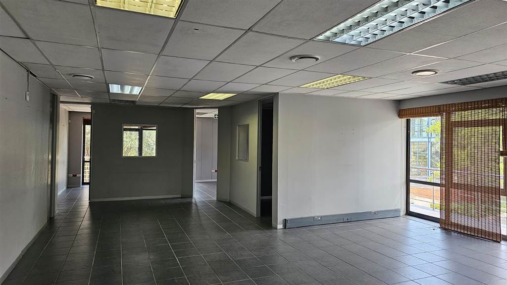 214  m² Office Space in Vorna Valley photo number 6
