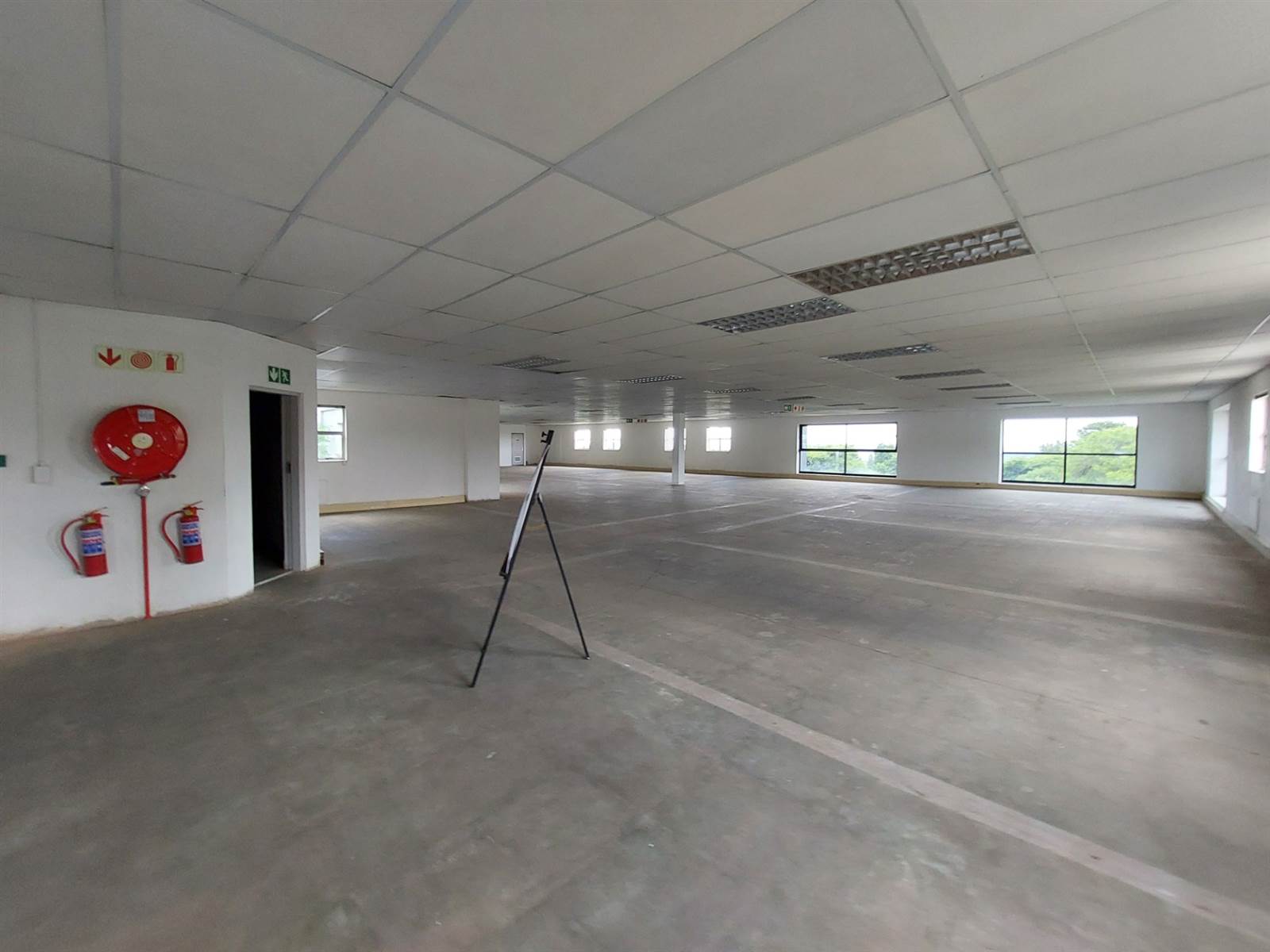 586  m² Office Space in Halfway Gardens photo number 8