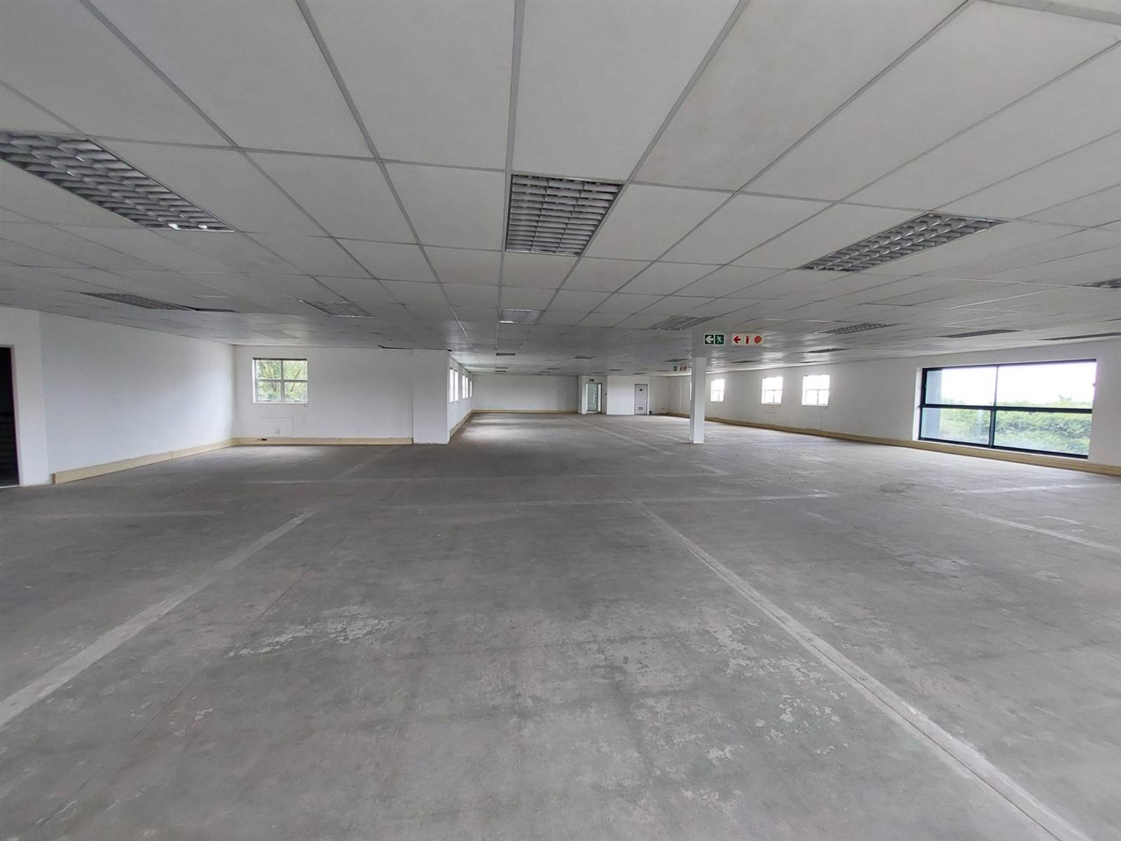 586  m² Office Space in Halfway Gardens photo number 9