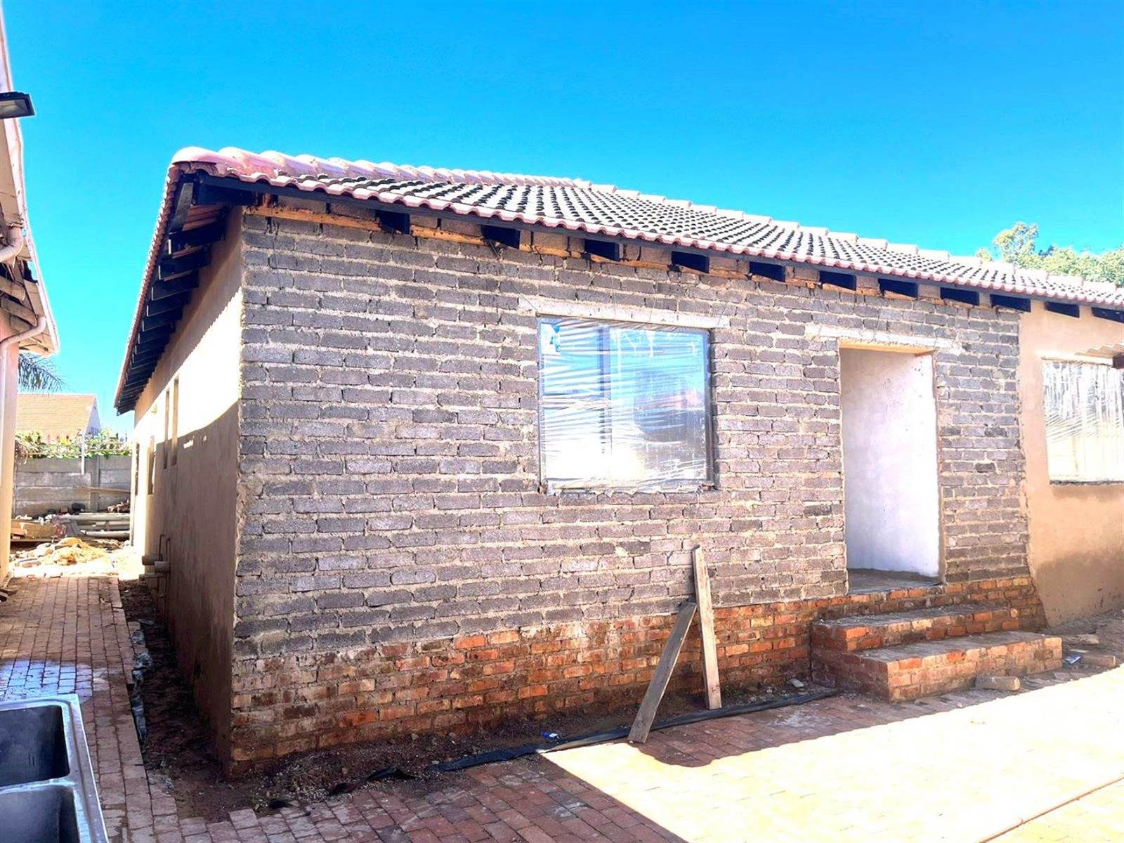 12 Bed House in Krugersdorp Central photo number 3