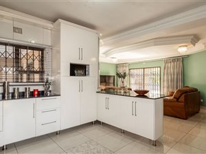 5 Bed House in Birdswood
