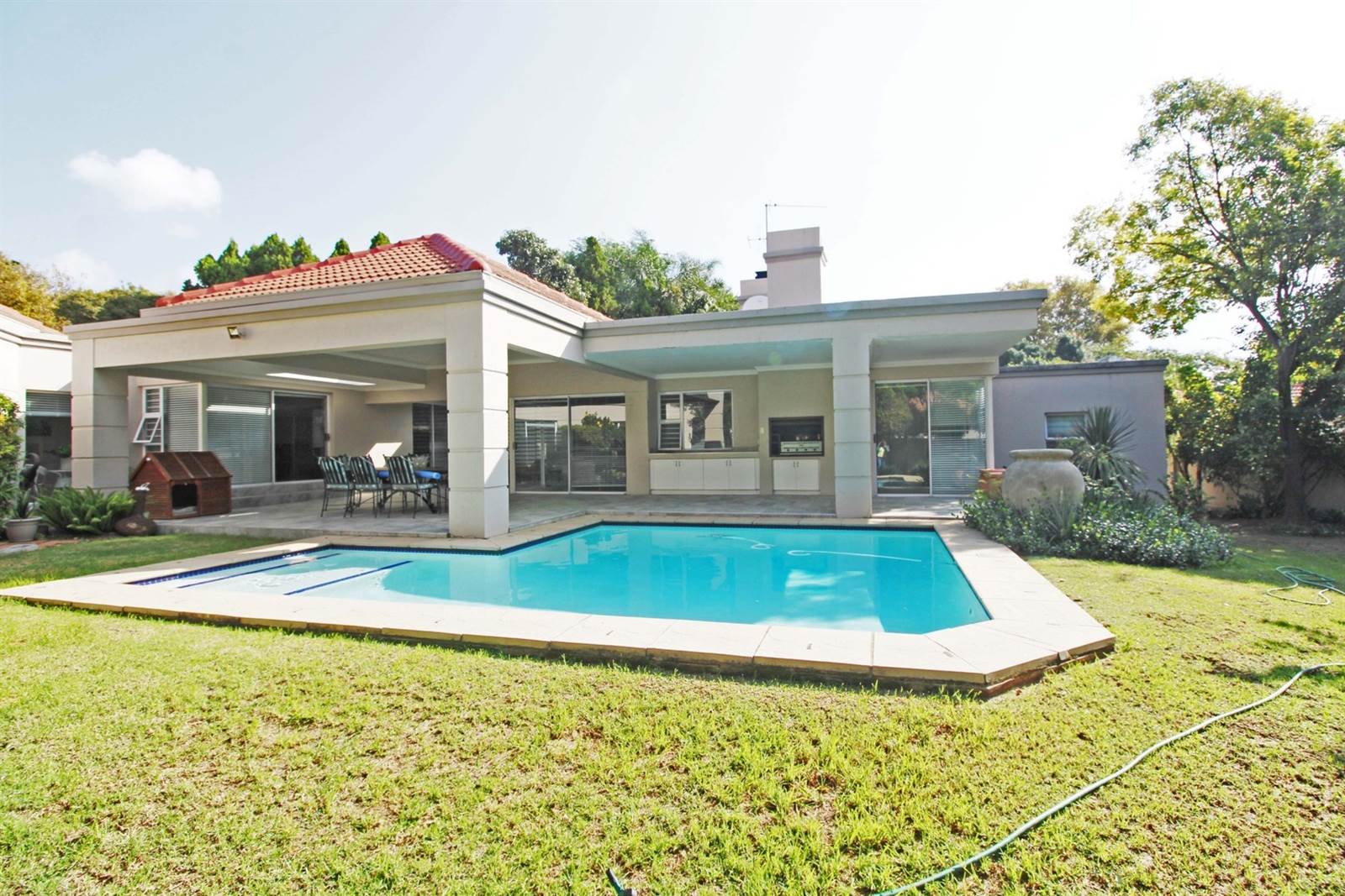 4 Bed House in Bryanston photo number 1
