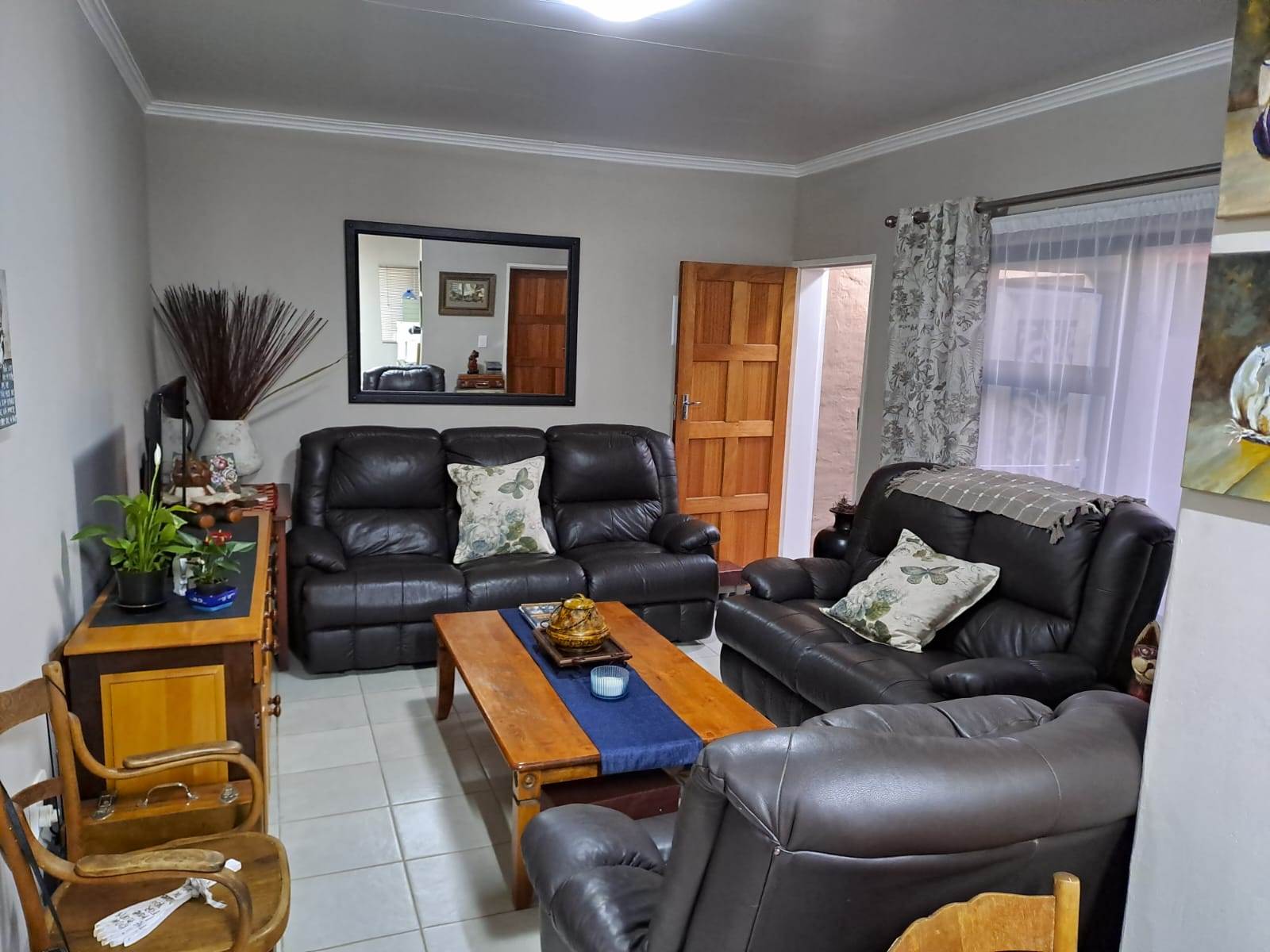2 Bed Townhouse in Wilkoppies photo number 3