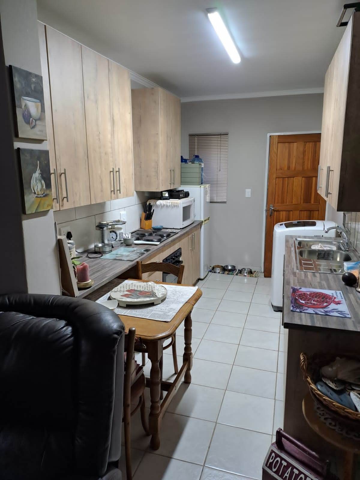 2 Bed Townhouse in Wilkoppies photo number 10
