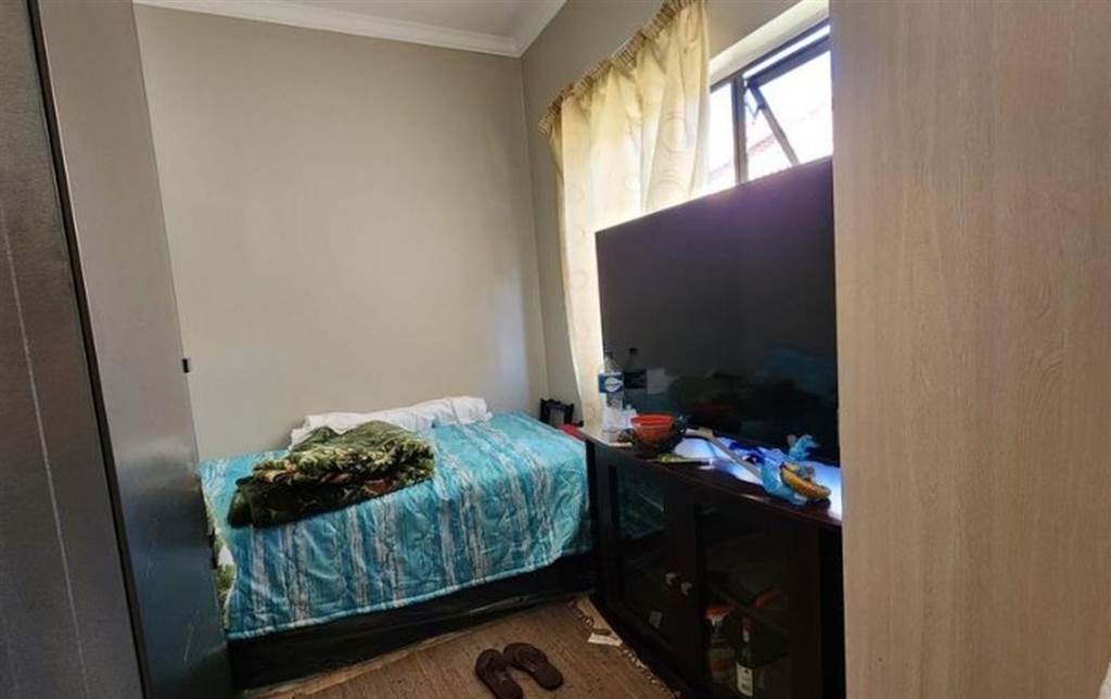 3 Bed Flat in Trichardt photo number 10