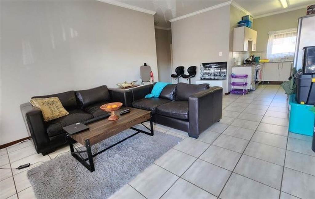3 Bed Flat in Trichardt photo number 6