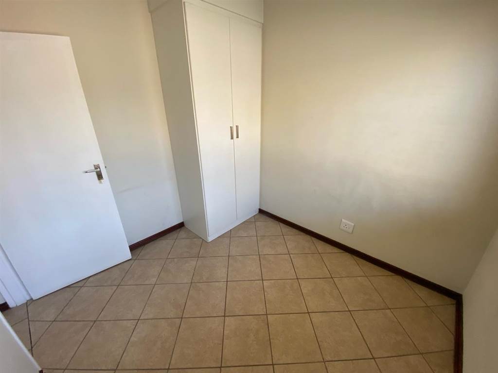 2 Bed Townhouse in Noordwyk photo number 18