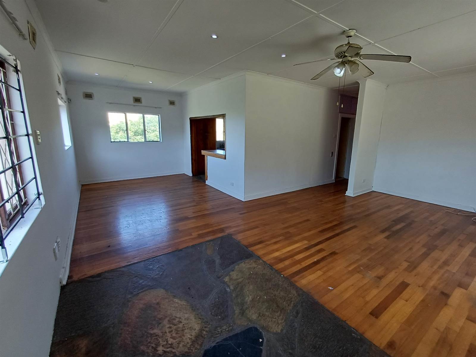 3 Bed House in Yellowwood Park photo number 4