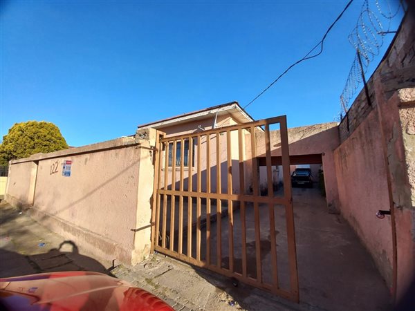 12 Bed House in Turffontein