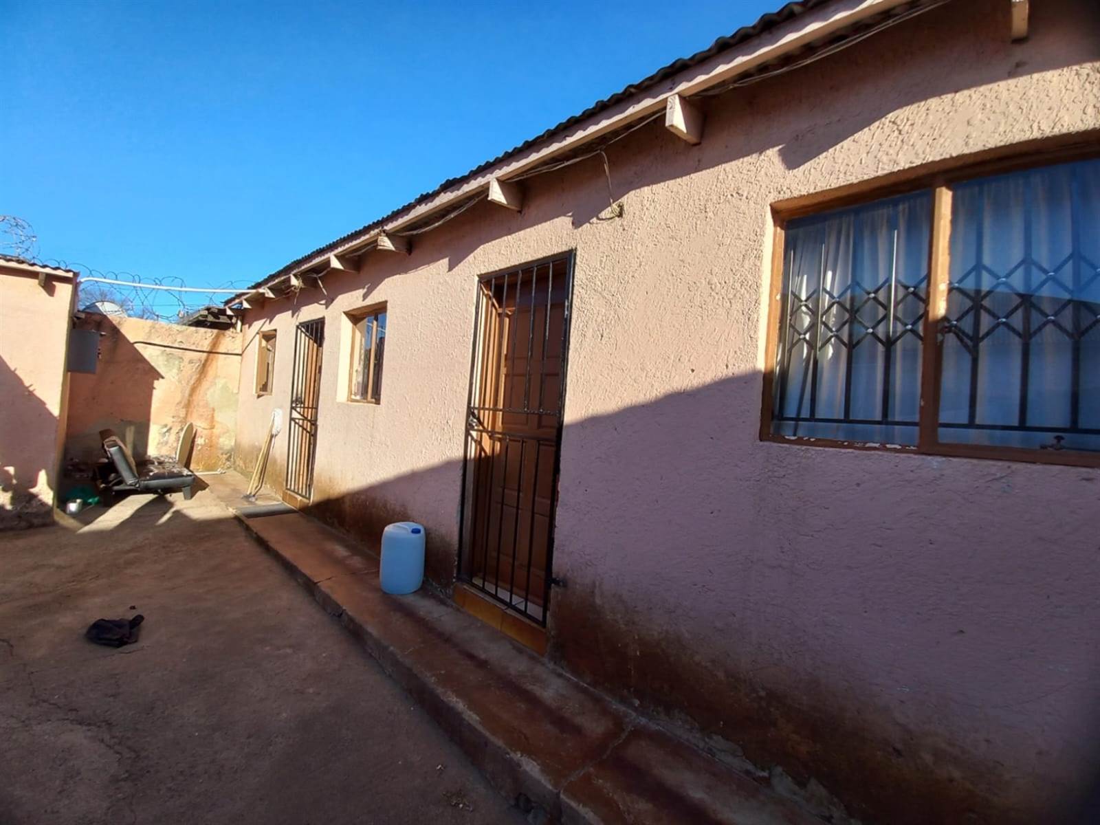12 Bed House in Turffontein photo number 17