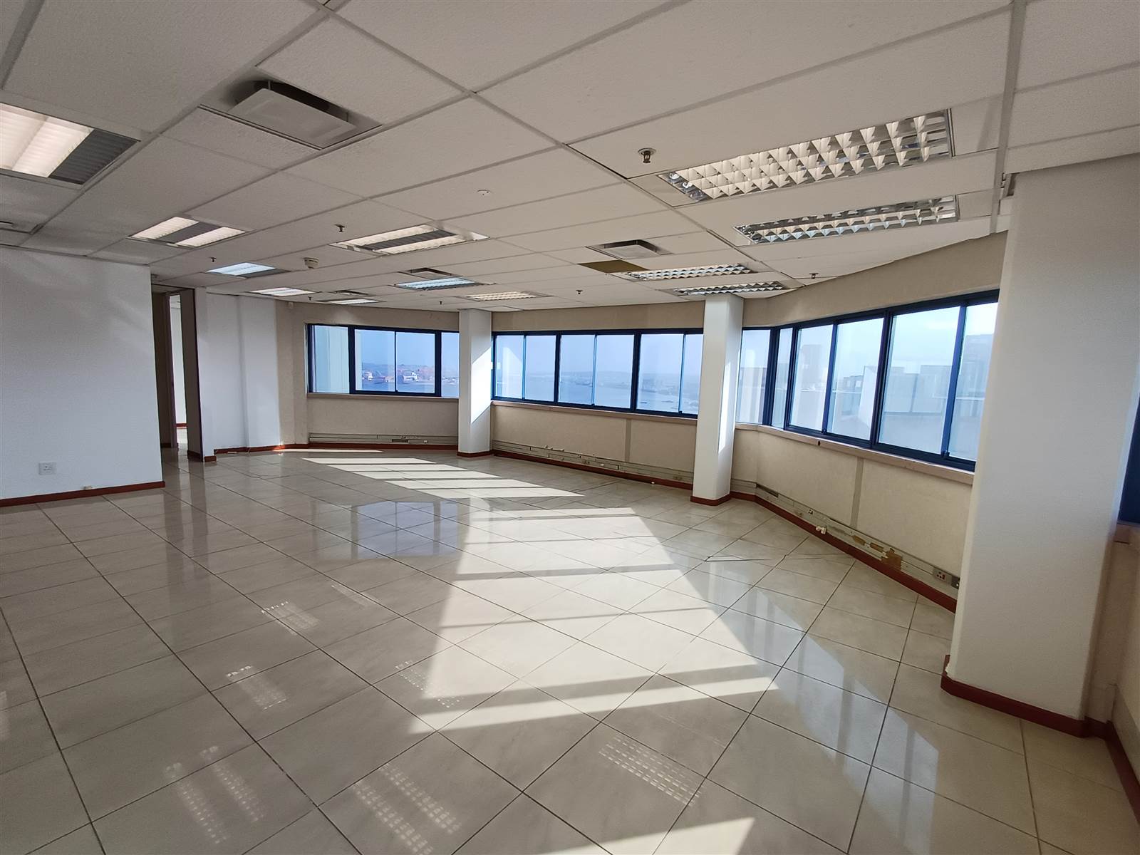 188.8  m² Commercial space in Durban CBD photo number 1