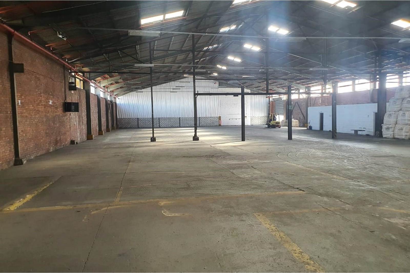 4021  m² Industrial space in Deal Party photo number 8