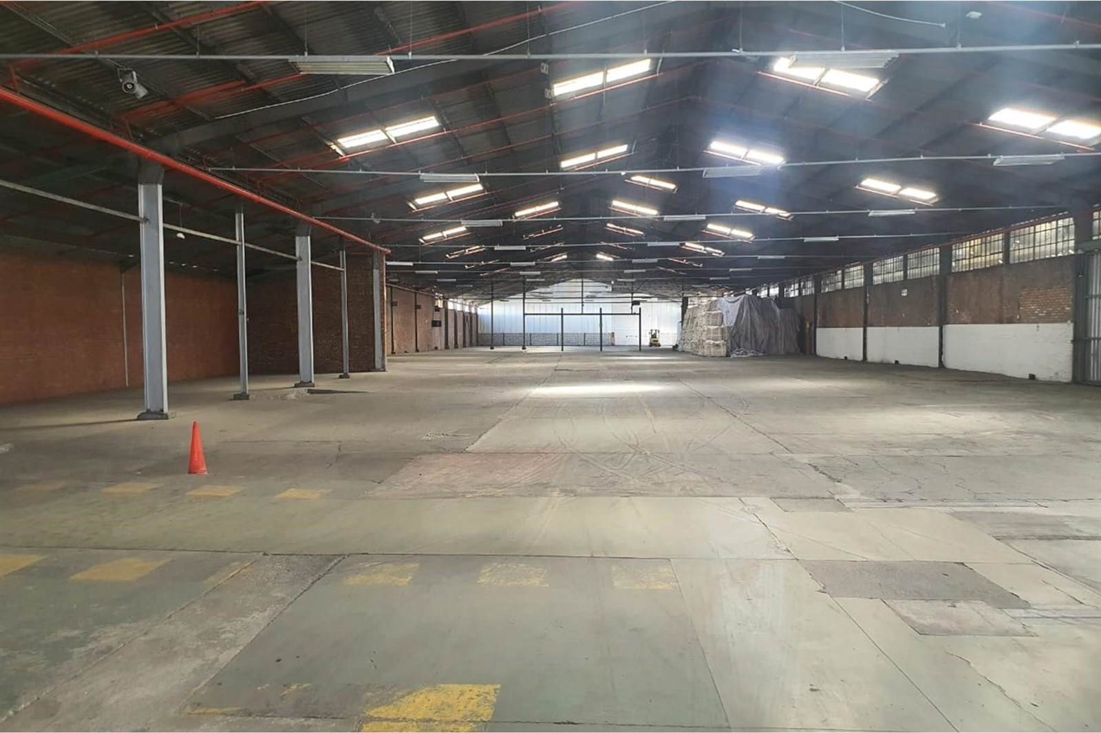 4021  m² Industrial space in Deal Party photo number 1