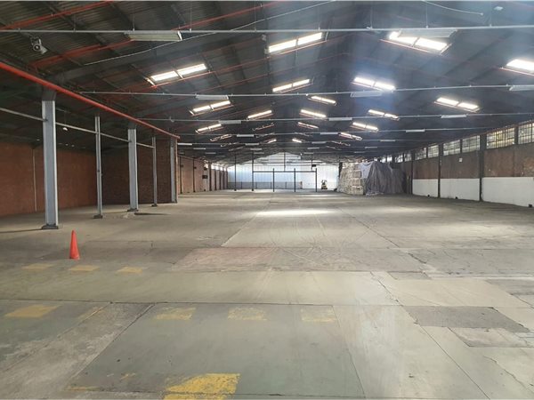 4021  m² Industrial space in Deal Party