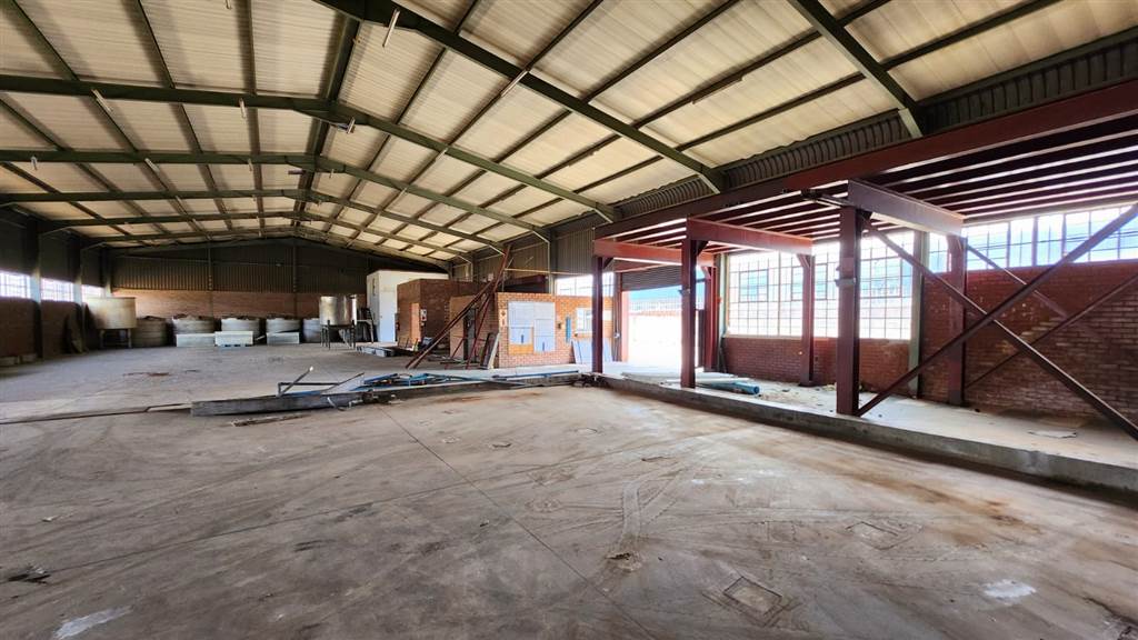 1700  m² Industrial space in Pretoria West photo number 11