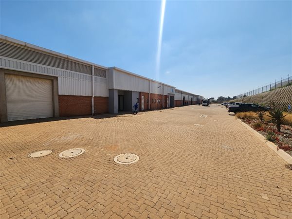 676  m² Industrial space in Olifantsfontein