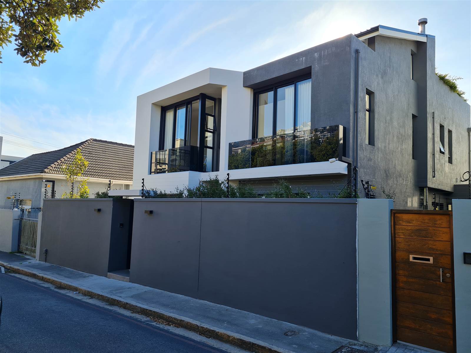 3 Bed House in Bantry Bay photo number 2
