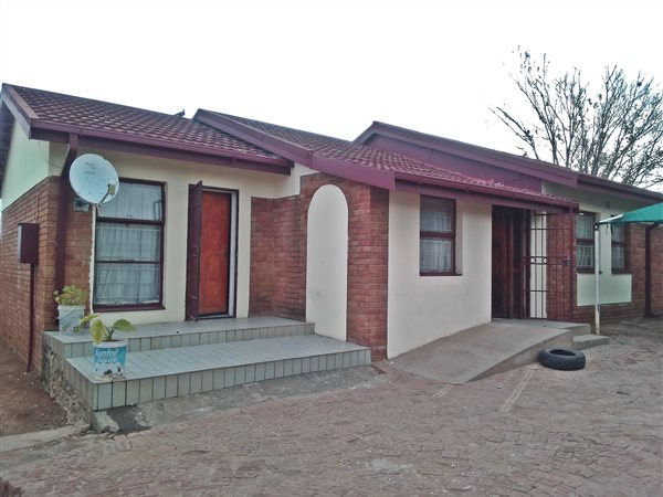 4 Bed House in Roodewal and surrounds