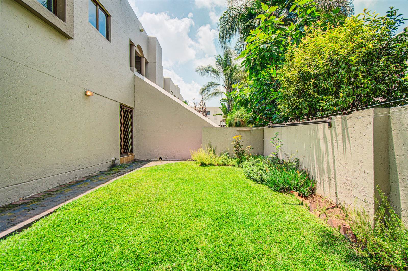 3 Bed Townhouse in Marais Steyn Park photo number 16