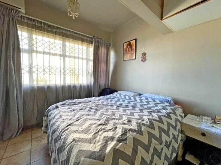 1 Bed Apartment in Amanzimtoti photo number 8