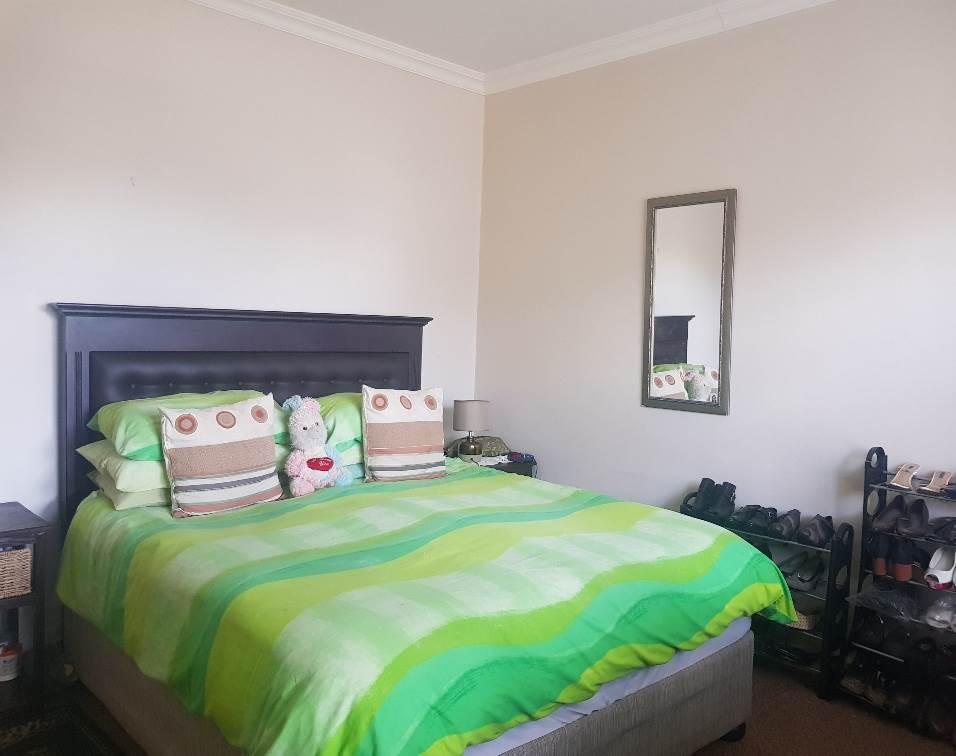 2 Bed Apartment in Scheepers Heights photo number 21
