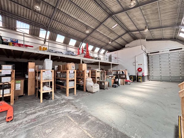 320  m² Industrial space