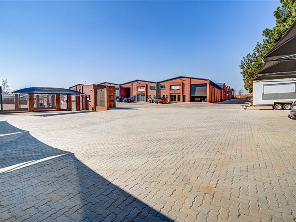 530  m² Commercial space