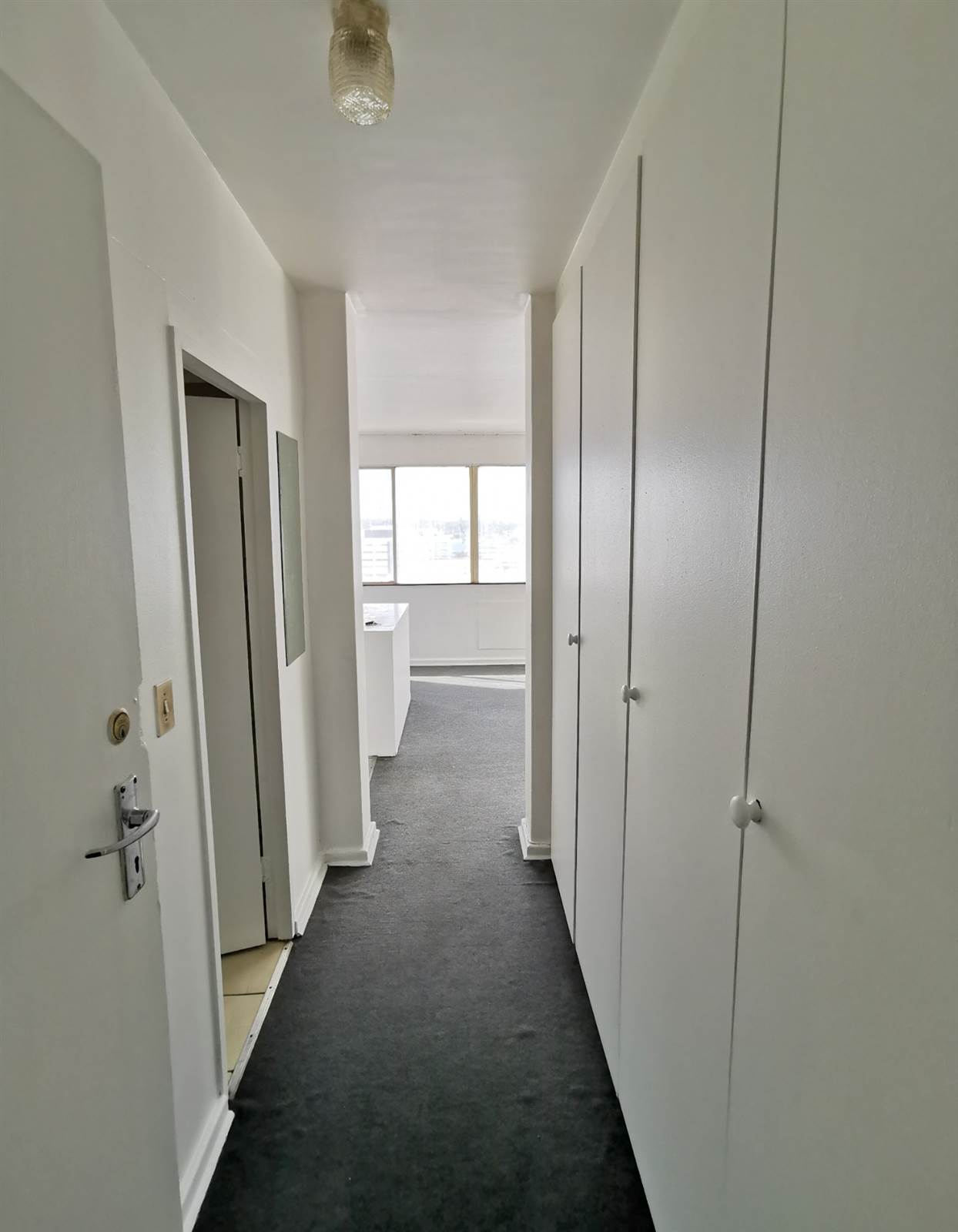 Bachelor apartment in Parow Central photo number 2