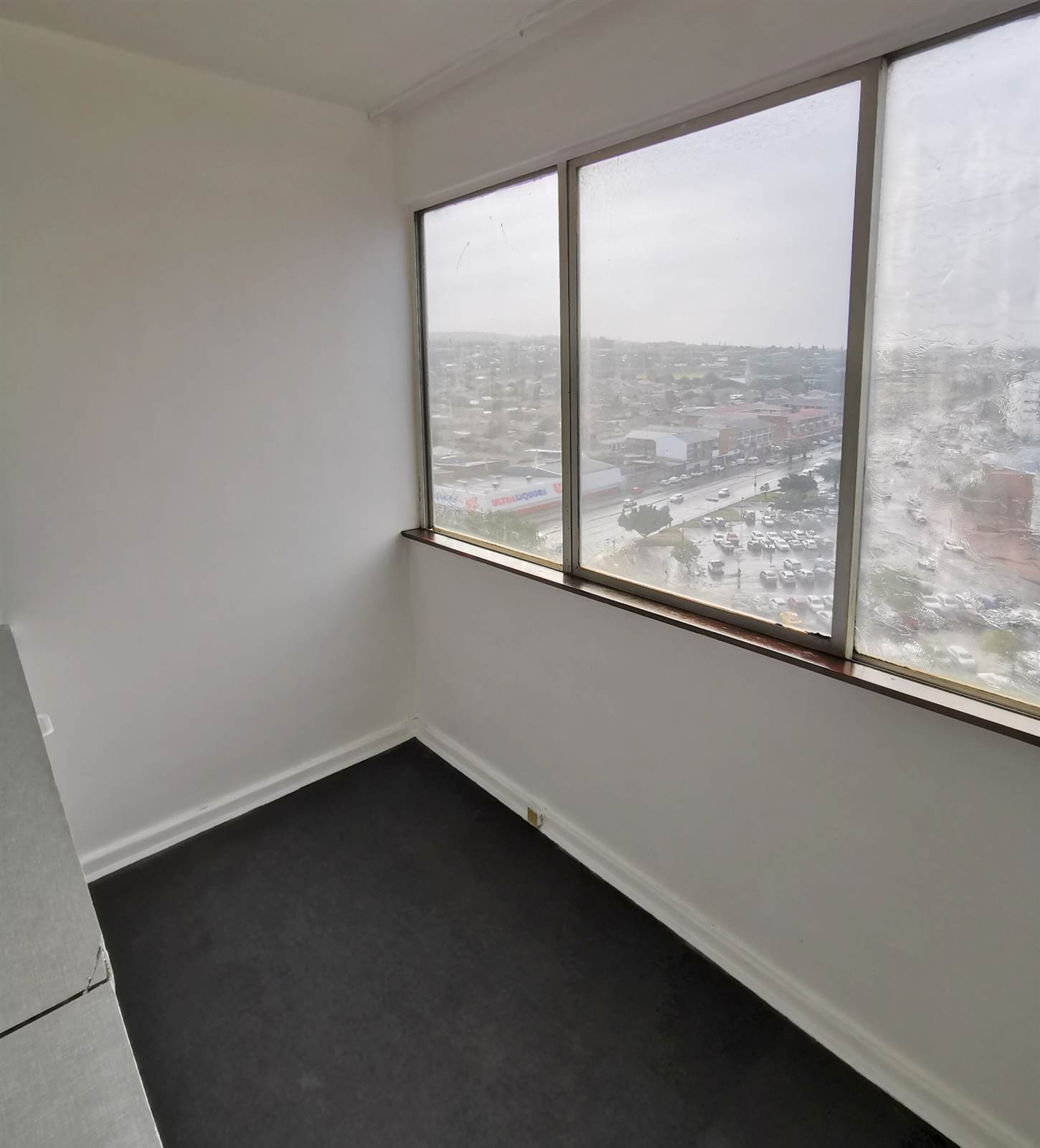 Bachelor apartment in Parow Central photo number 5