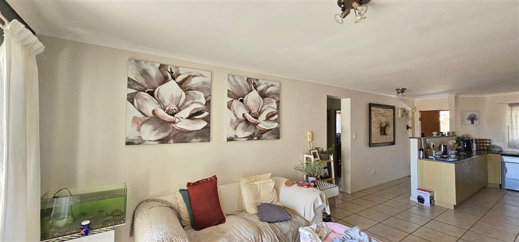 2 Bed Apartment in Hartenbos photo number 7