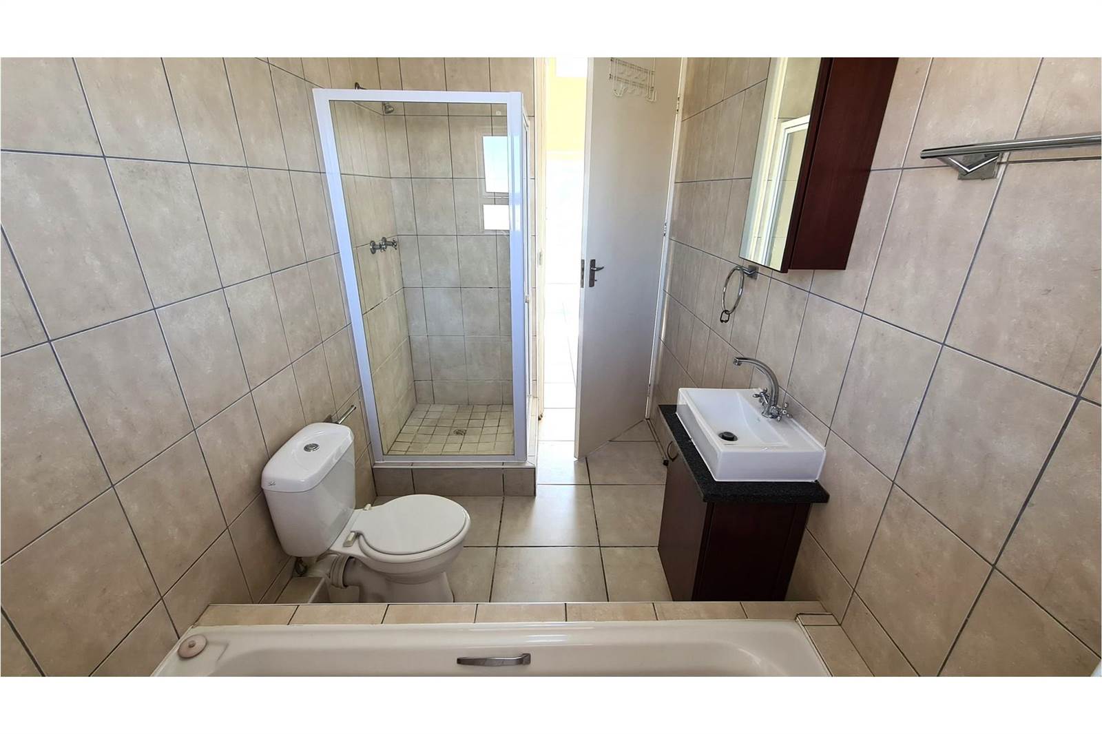 1 Bed Apartment in Muizenberg photo number 9
