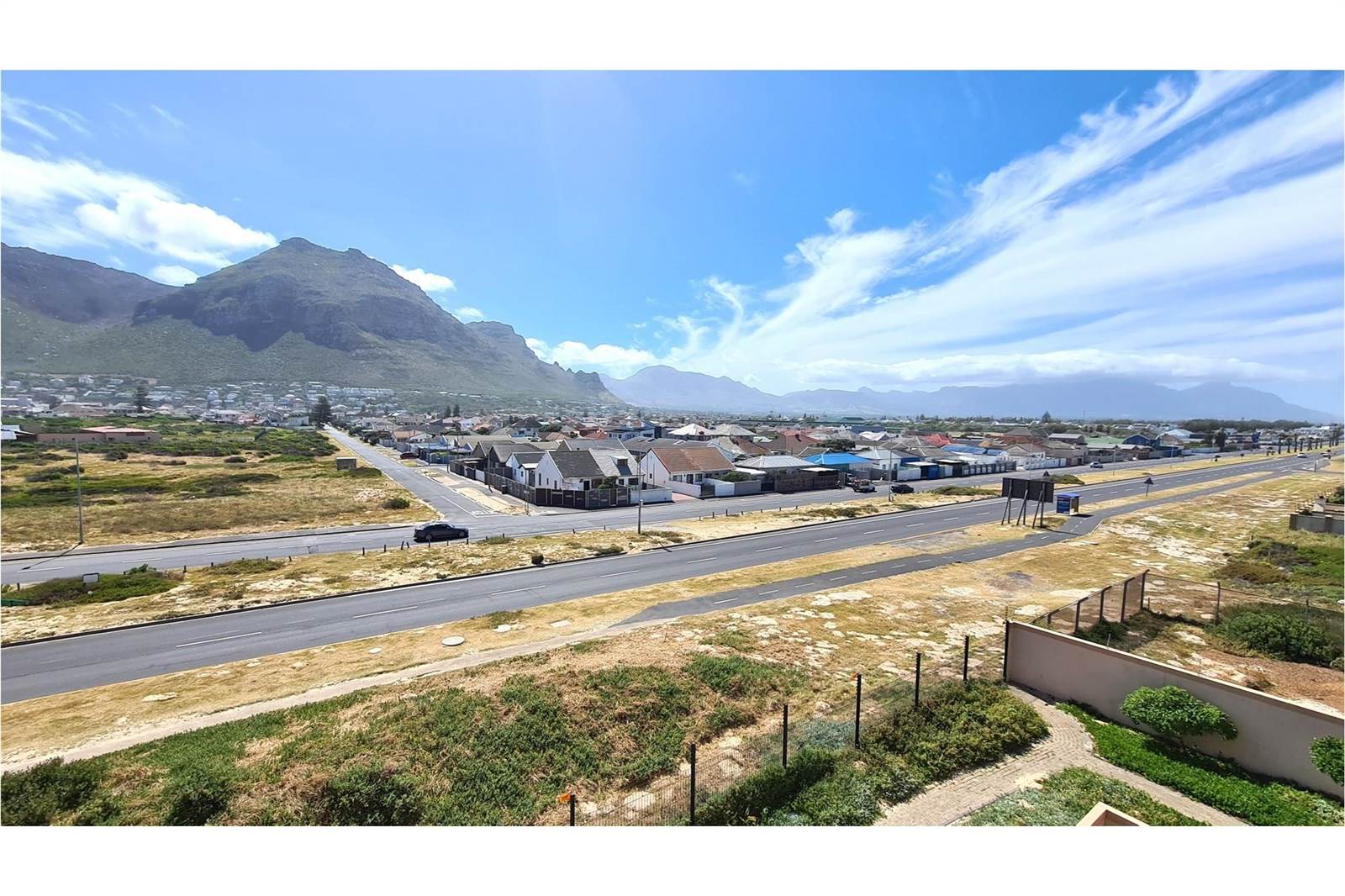 1 Bed Apartment in Muizenberg photo number 6