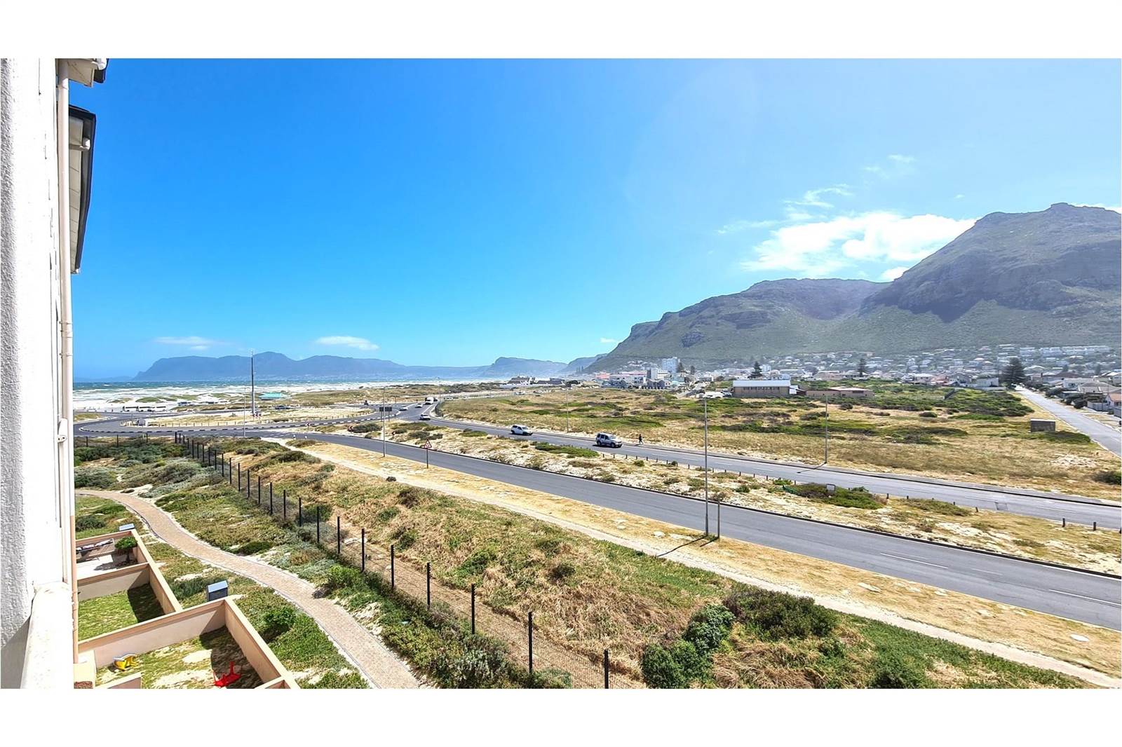 1 Bed Apartment in Muizenberg photo number 7