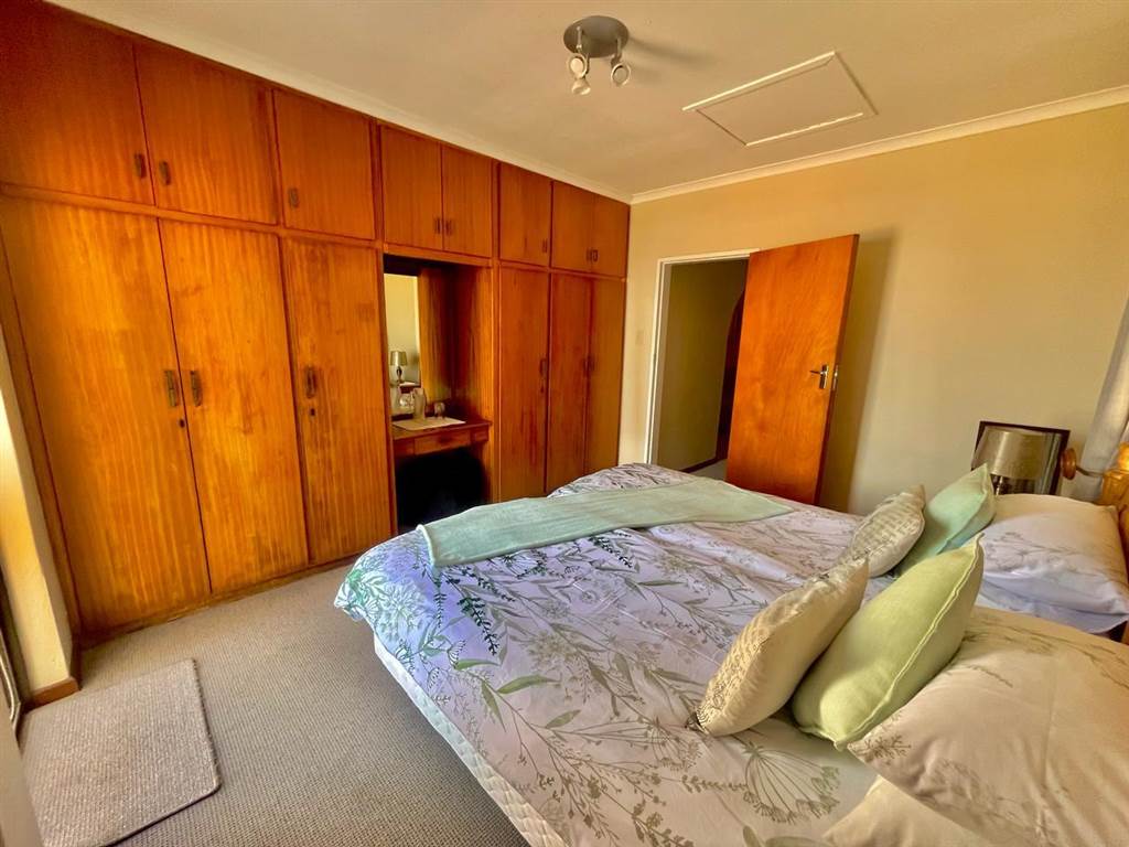 5 Bed House in Jeffreys Bay photo number 25