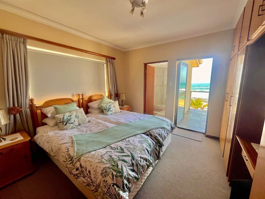 5 Bed House in Jeffreys Bay photo number 14