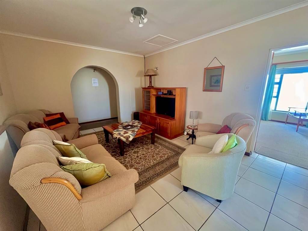 5 Bed House in Jeffreys Bay photo number 17