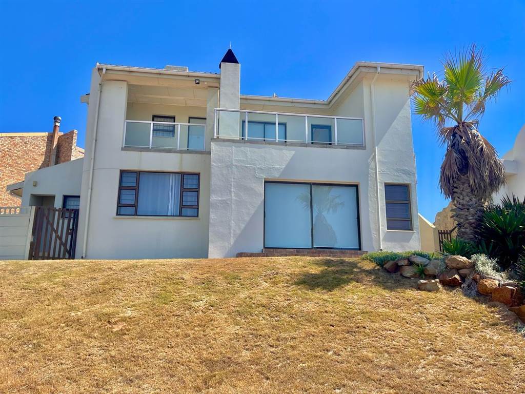 5 Bed House in Jeffreys Bay photo number 3