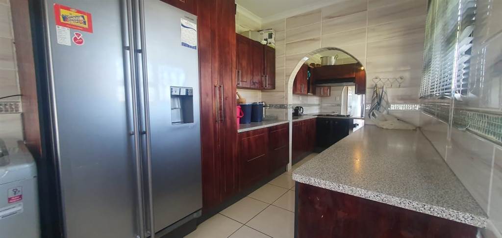 4 Bed House in Nyala Park photo number 2