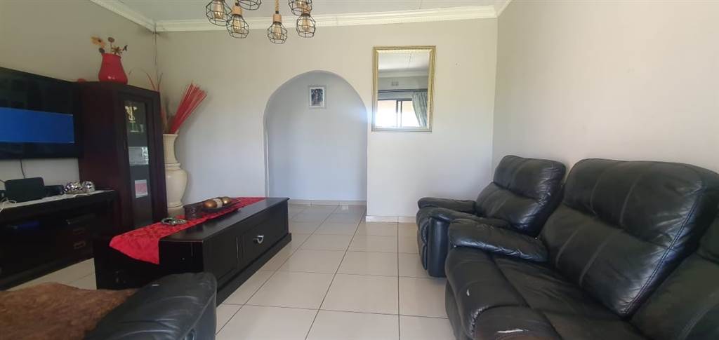 4 Bed House in Nyala Park photo number 8