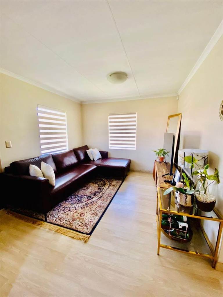 3 Bed Cluster in Olievenhoutbosch photo number 1