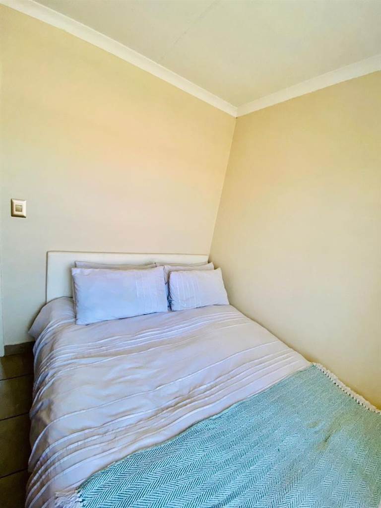 3 Bed Cluster in Olievenhoutbosch photo number 8