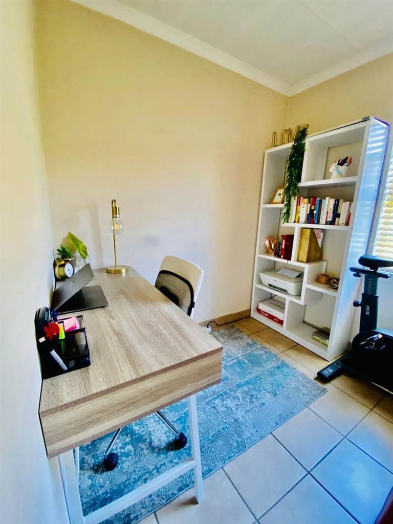 3 Bed Cluster in Olievenhoutbosch photo number 7
