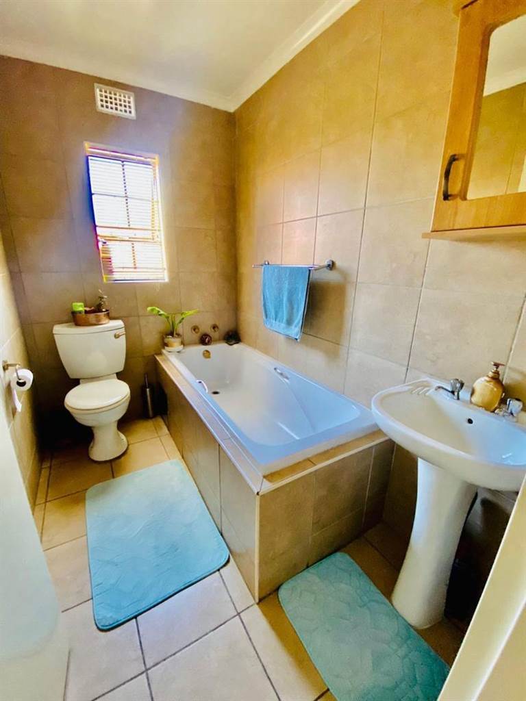 3 Bed Cluster in Olievenhoutbosch photo number 6