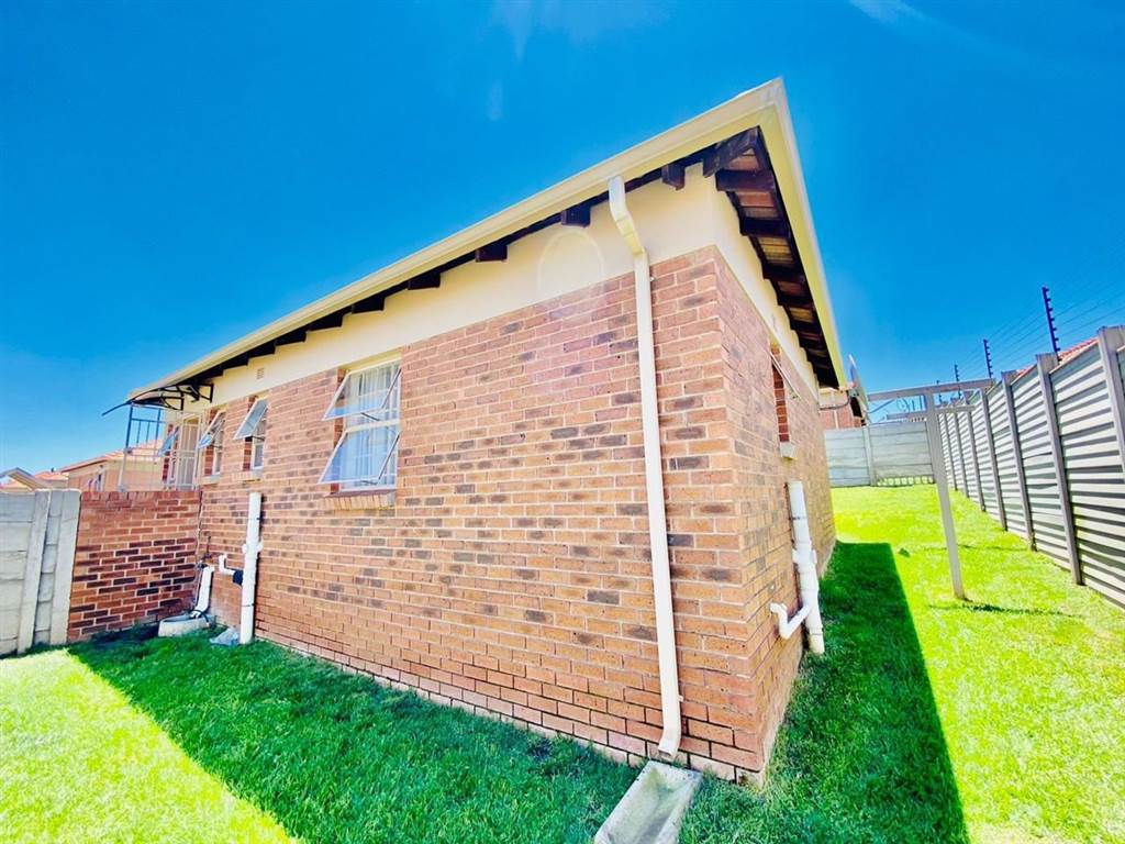 3 Bed Cluster in Olievenhoutbosch photo number 14