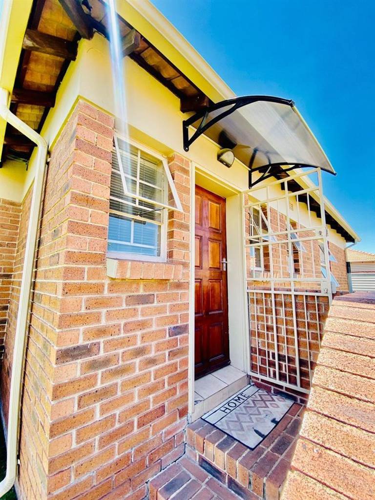 3 Bed Cluster in Olievenhoutbosch photo number 16